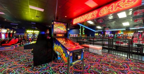 Pinball machine and arcade games at iT'Z